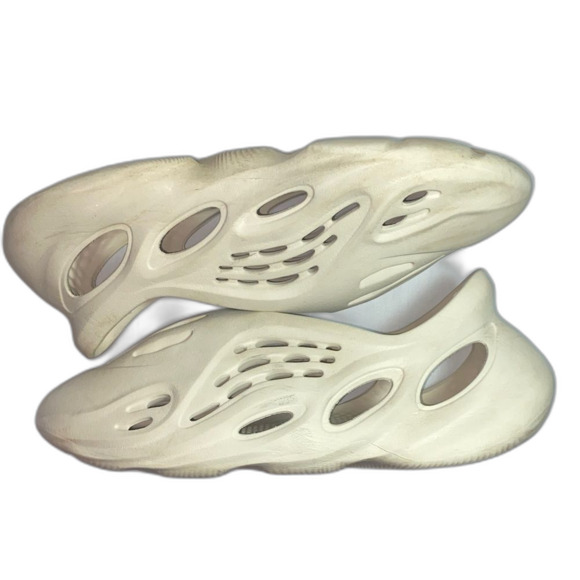 Yeezy Adidas Foam Runner Clogs in Cream Men’s Size 13 Sandals Streetwear Shoes - Picture 2 of 5